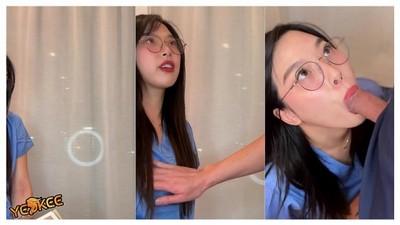 หมอฝึกหัดสาวสวยโดนอาจารย์พามาเย็ดในโรงแรม เพื่อที่จะให้ผ่านงานเธอจึงยอมให้เย็ดแบบเต็มใจ